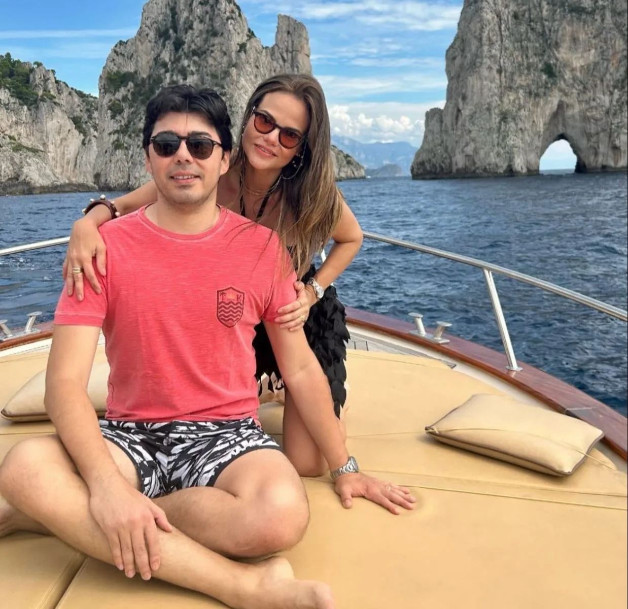 Andrea Parahyba e João Batista Silveira curtem temporada de férias com amigos pela Itália