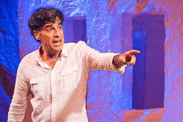 Ator Paulo Betti critica TV Globo e Luciano Huck