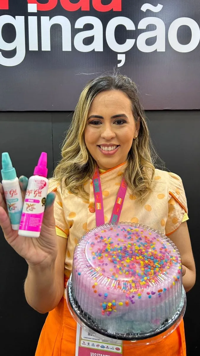 Caroline Vieira, leia-se Amor de Pirulito, causa frisson na Mara Cakes Fair