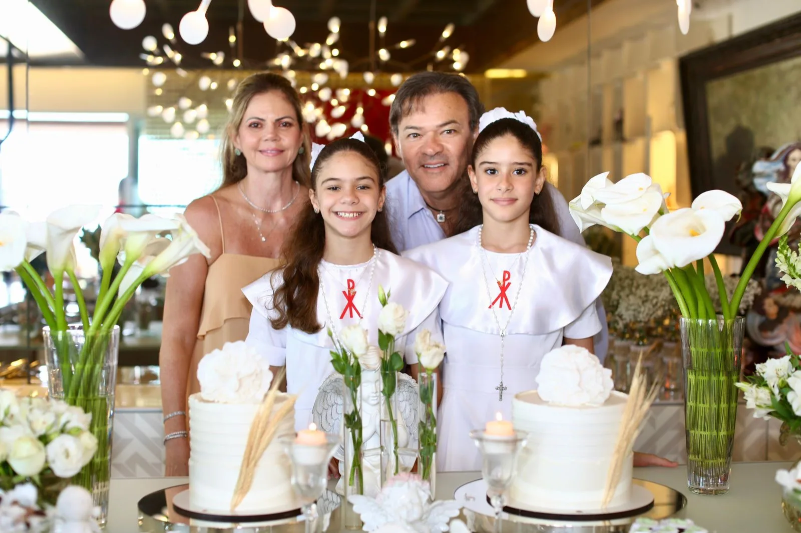 Layla e Guilherme Fujita reúnem a família em torno da primeira comunhão das filhas Nicole e Liz