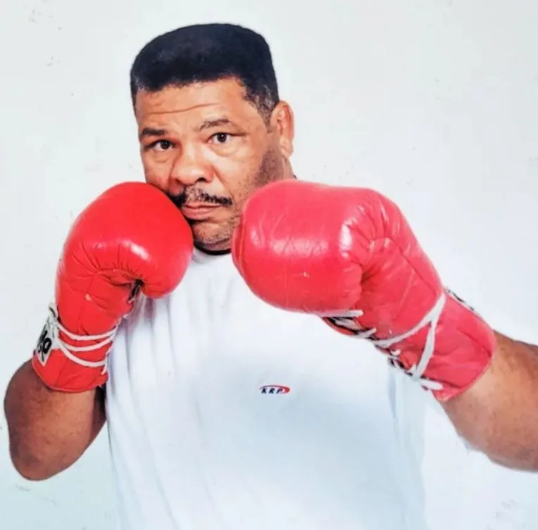 Morre o boxeador Maguila aos 66 anos