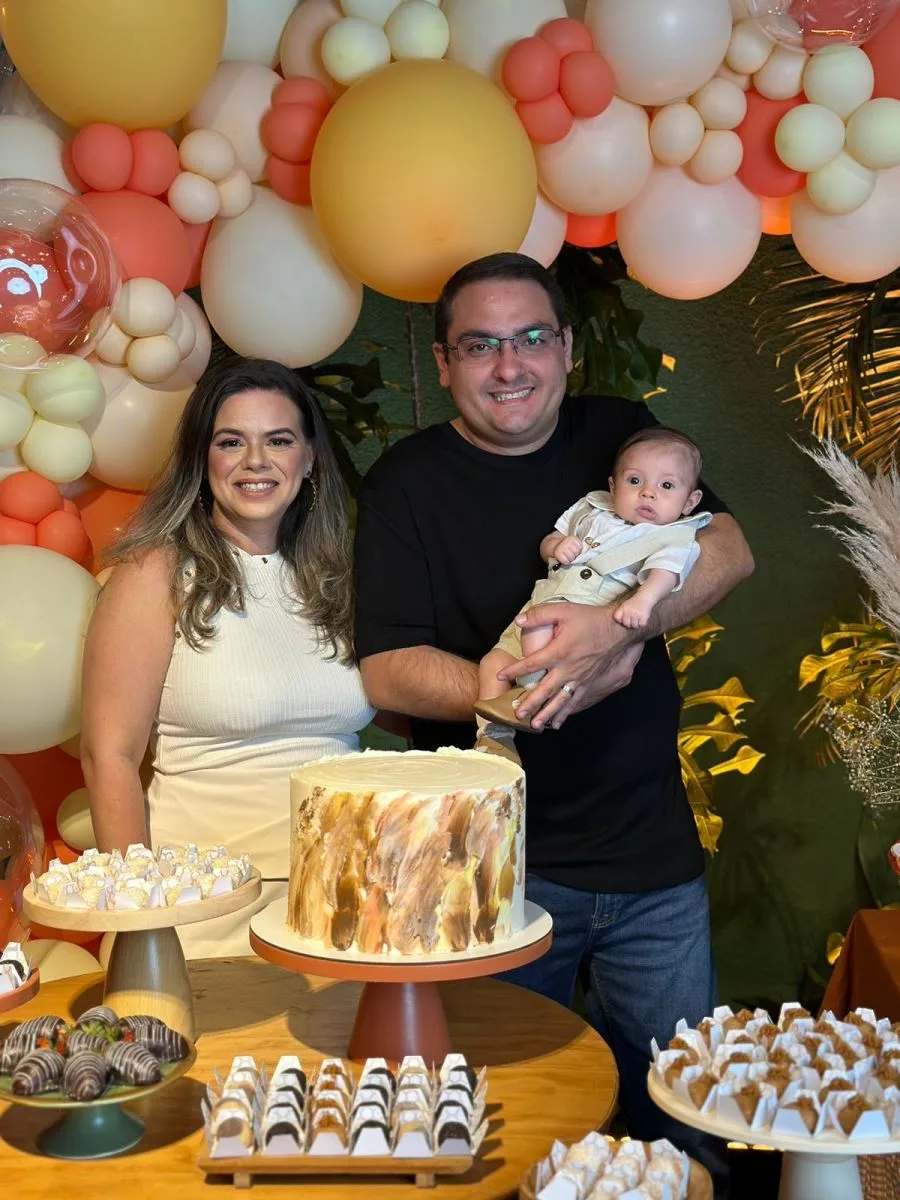 Inácio Bruno celebra seus 42 anos e os três meses do filho, Benício