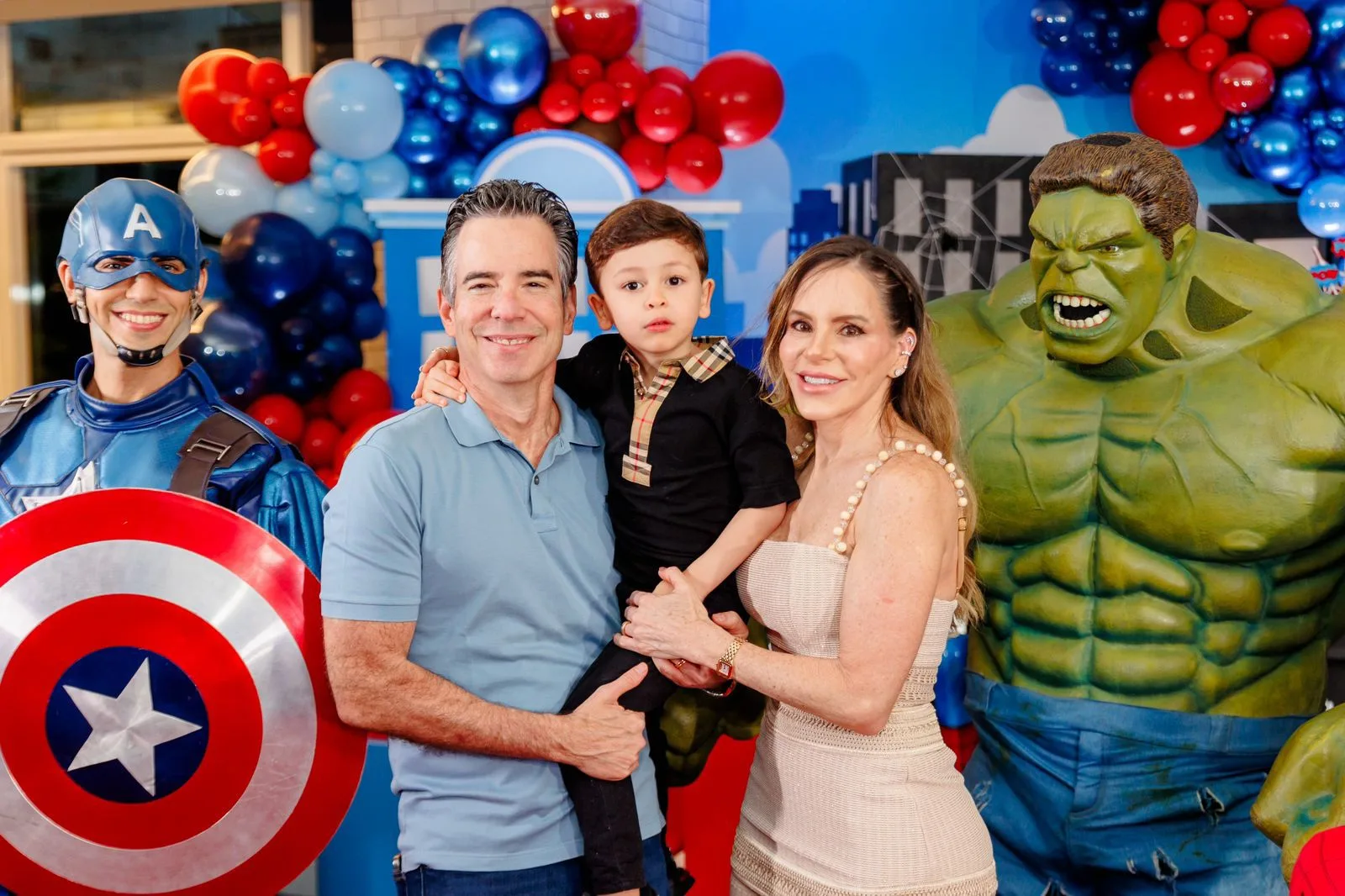 Sandra Arraes e Rocha comemoram o quarto aniversário do neto Pedrinho