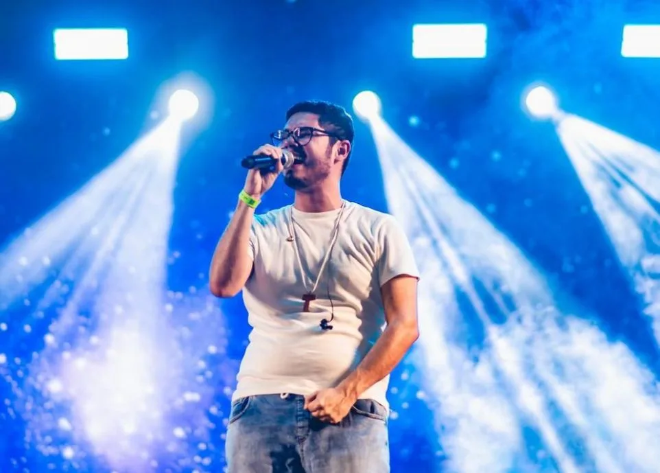 Yuri Costa apresenta nova música, “Eu Amo Você”, com participação de Vocal Livre