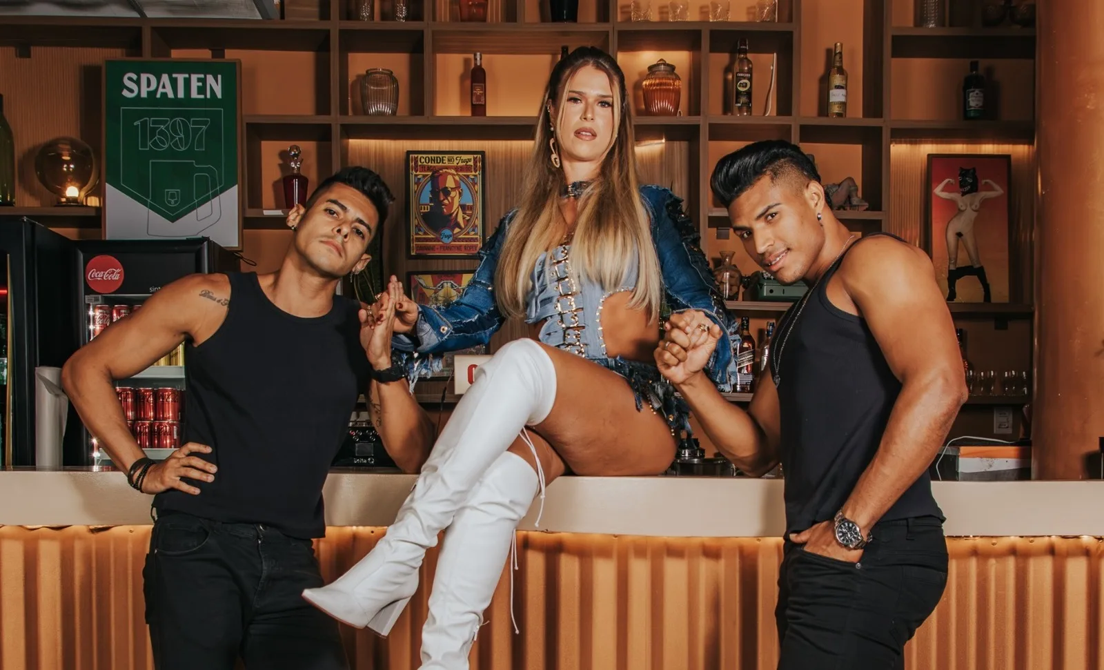 Bia Villa-Chan lança “Prego na Havaiana”, uma arrochadeira pop de verão
