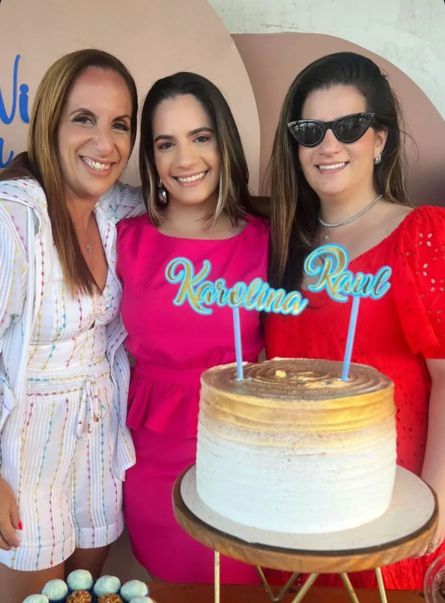 Karolina Cardoso brinda a nova idade na Taíba