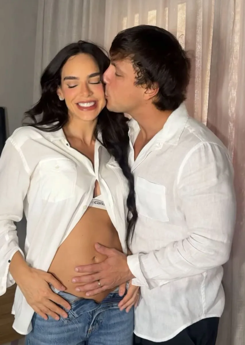 Camila Lima e Helton Nogueira recebem o primeiro aviso da cegonha