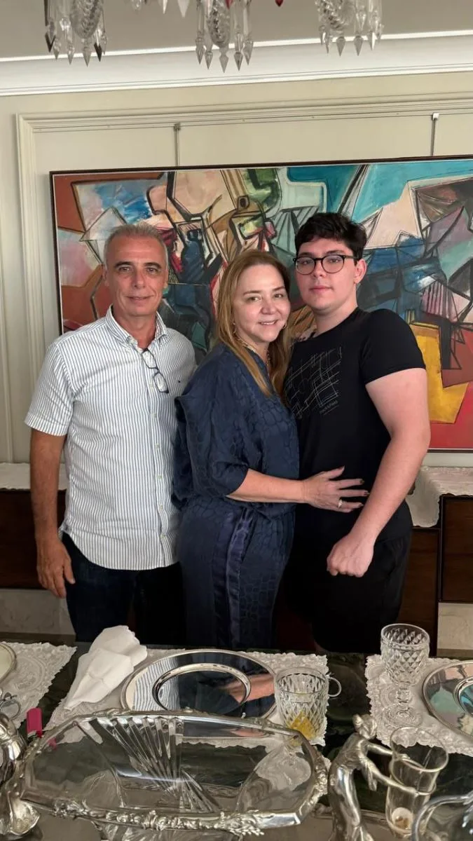 Pedro Fujita celebra os 19 anos com a família em solo alencarino