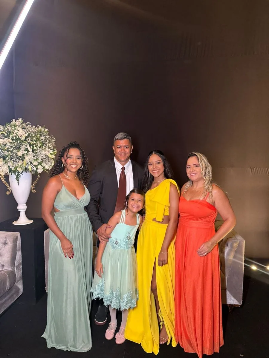 Jocy e Geovanne Jinkings celebram a conclusão do Ensino Médio da filha Giovanna