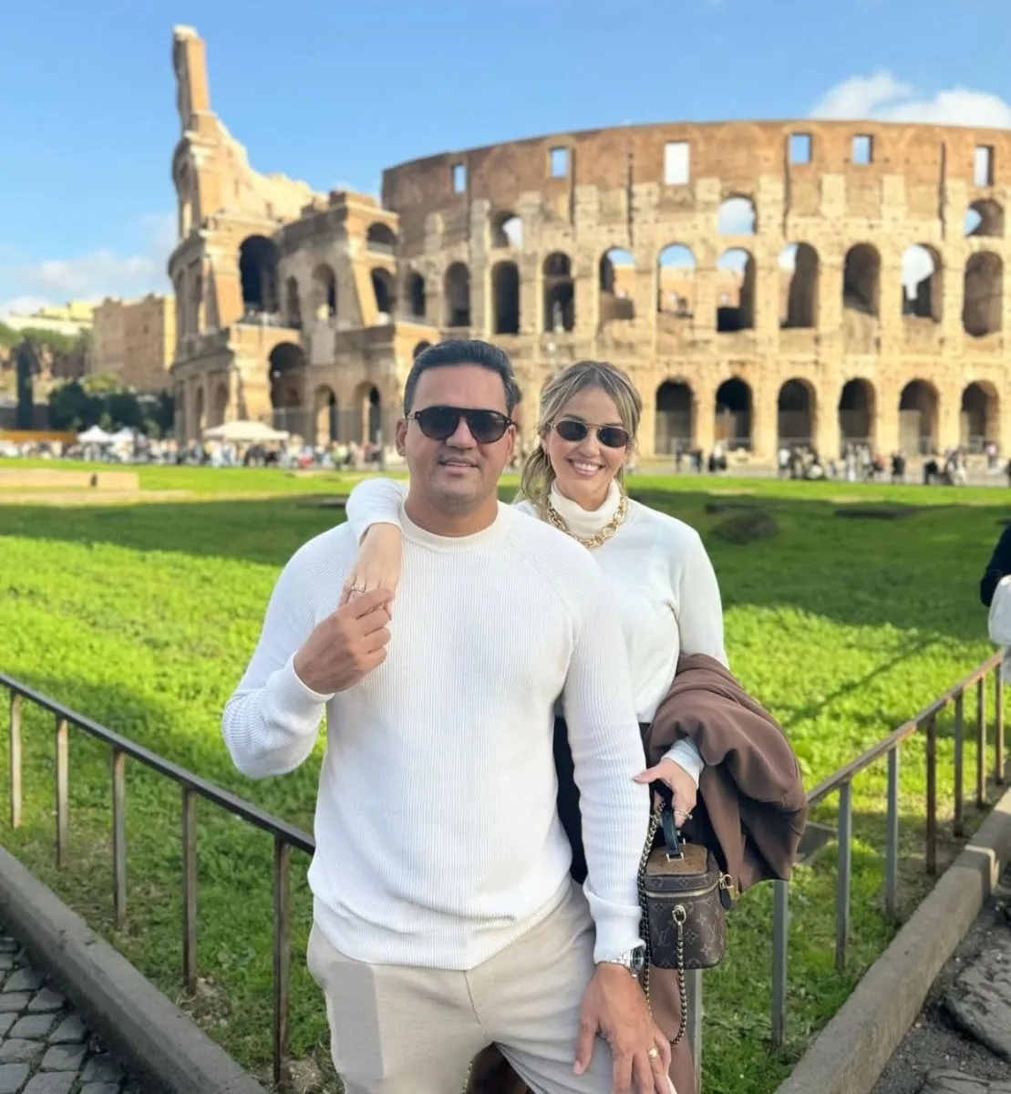 Wládia Cacau e Tony Martins curtem temporada de férias na Itália