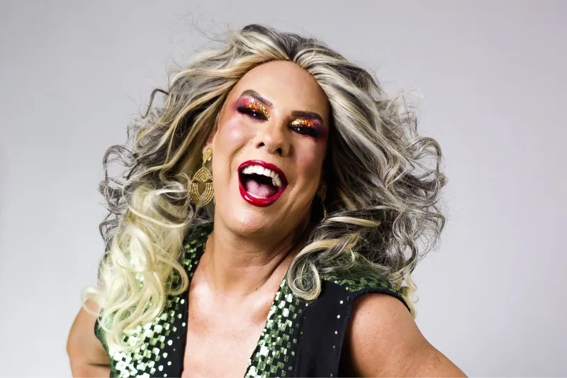 RioMar Fortaleza comemora 10 anos com espetáculo "Humor na Praça"