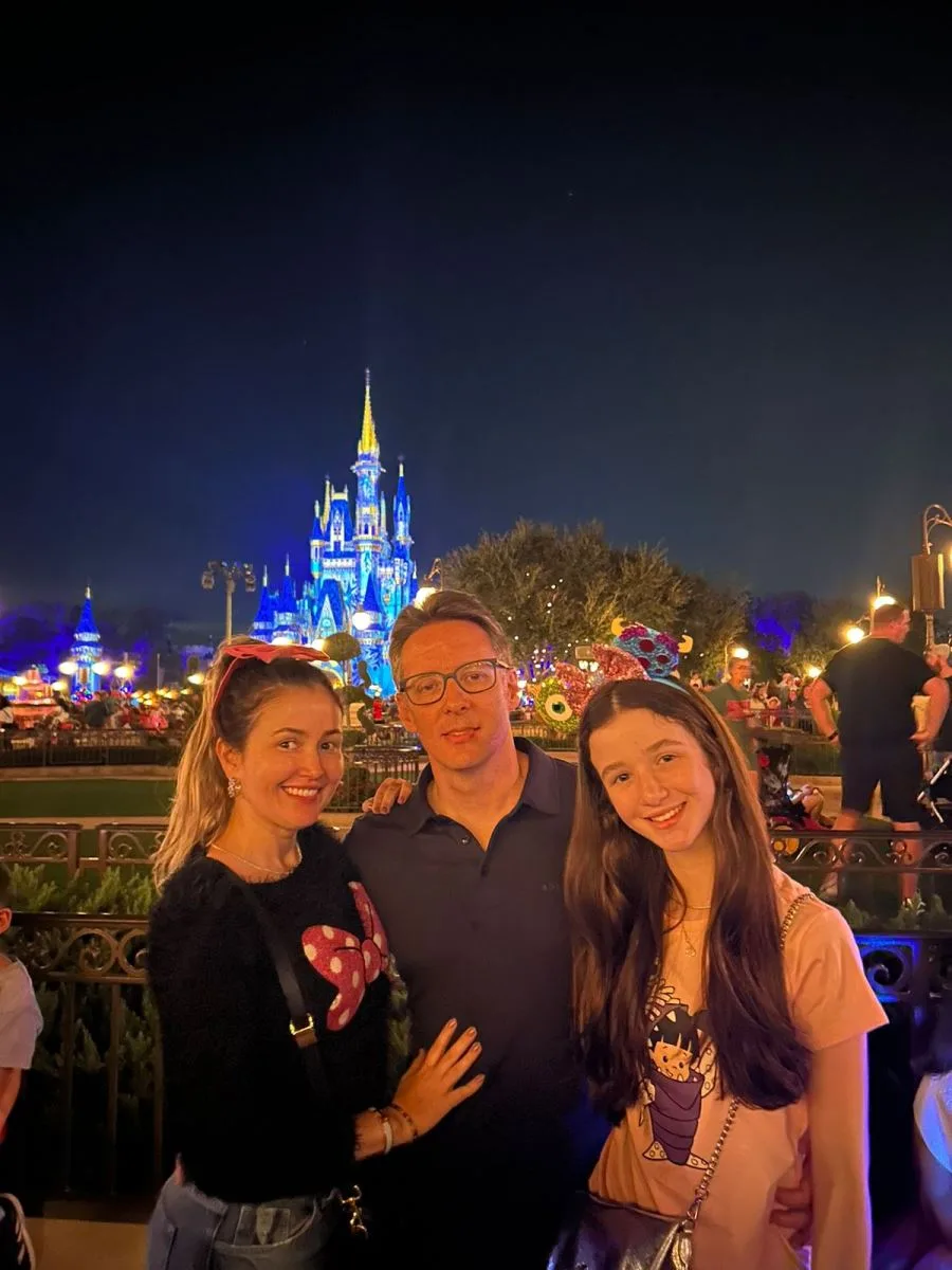 Rafaella e Erik Kleinberg em temporada de diversão por Orlando