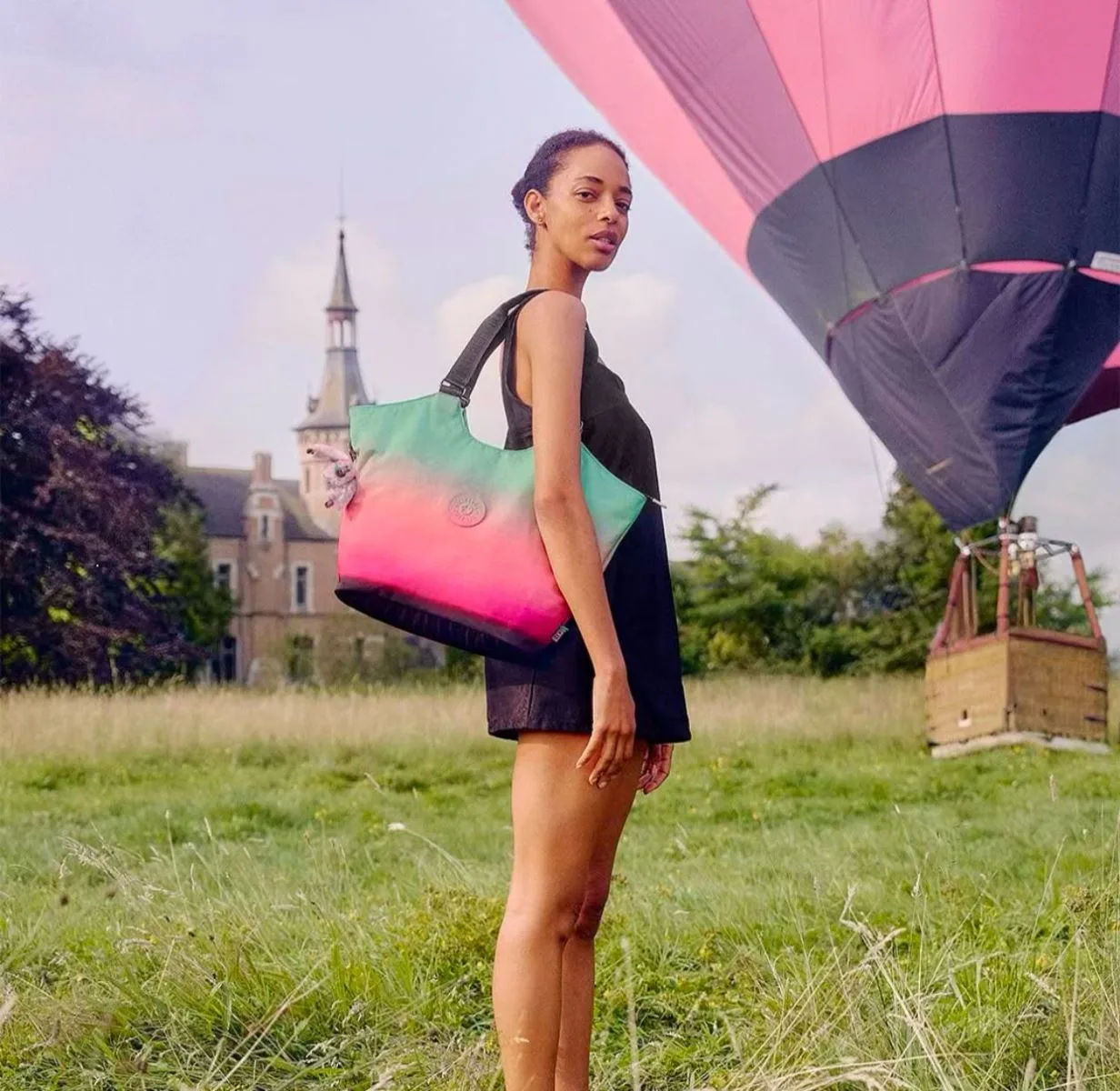 Kipling apresenta coleção inspirada em Wicked