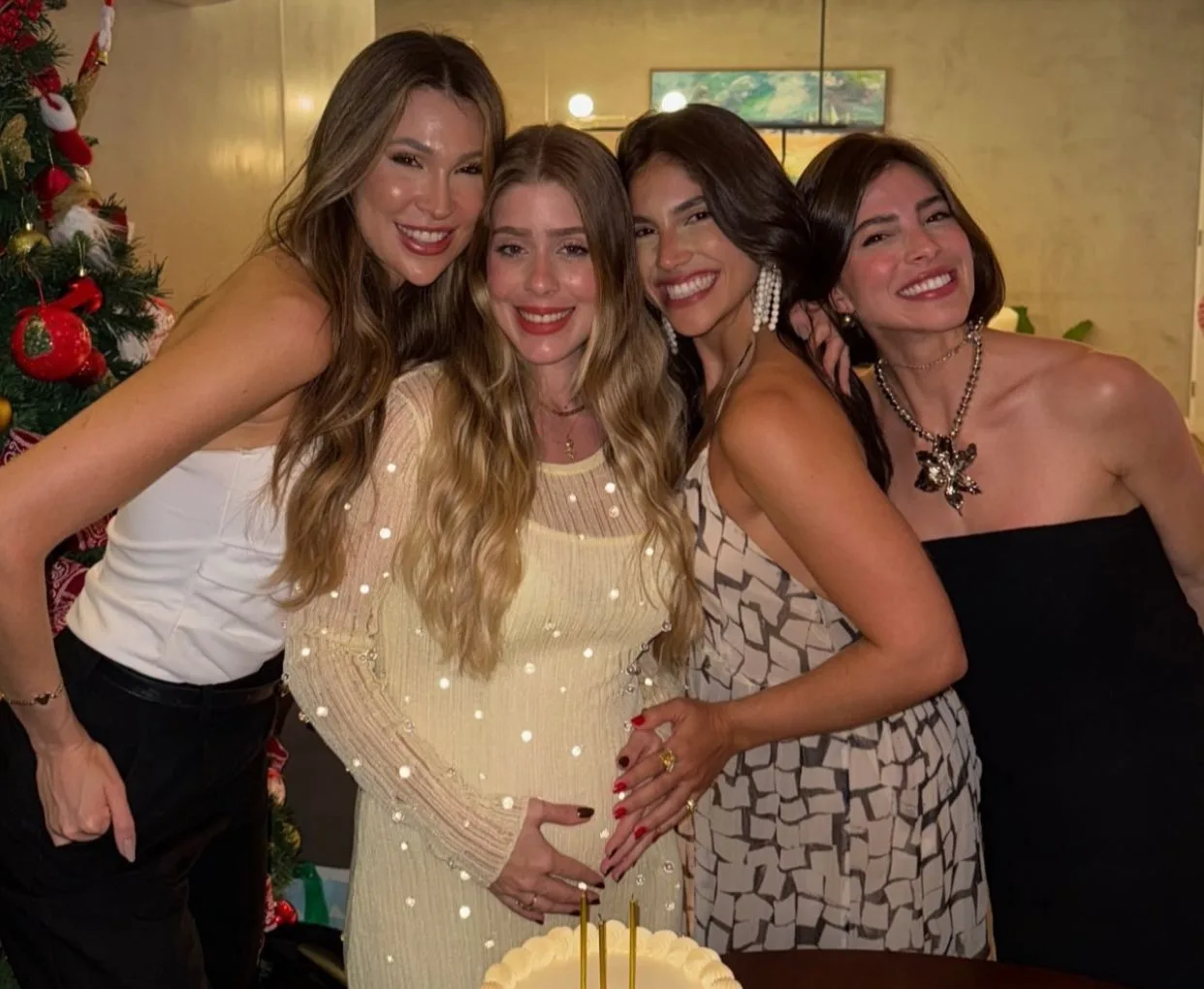 Maria Clara Boris celebra seus 30 anos em b-day surpresa