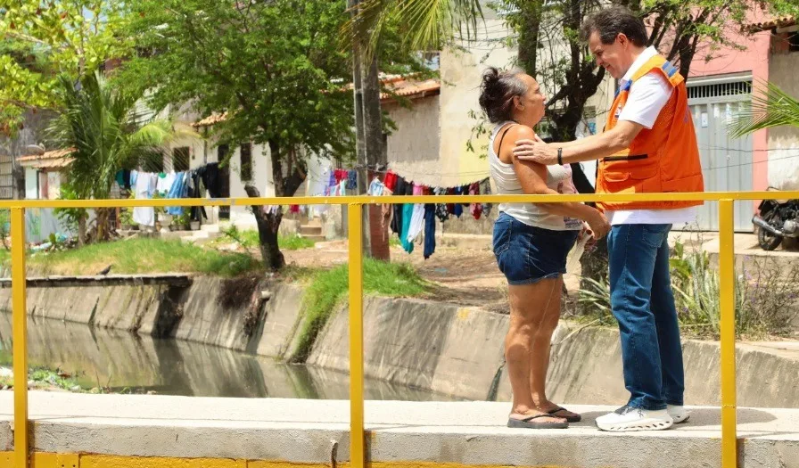 Evandro Leitão percorre ruas, escuta demandas da população e se diferencia da gestão anterior