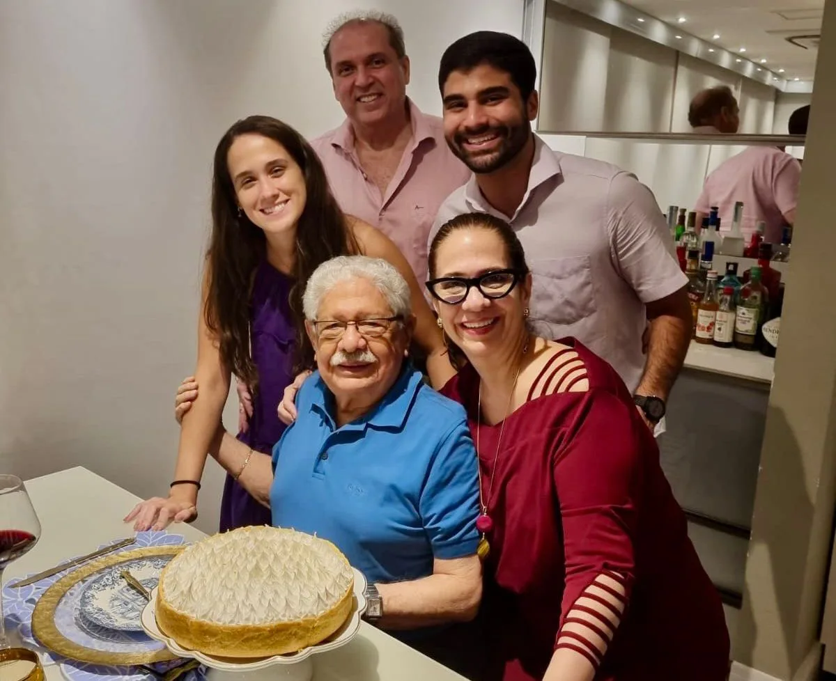 Paulo Elpídio Menezes celebra 89 anos com a família