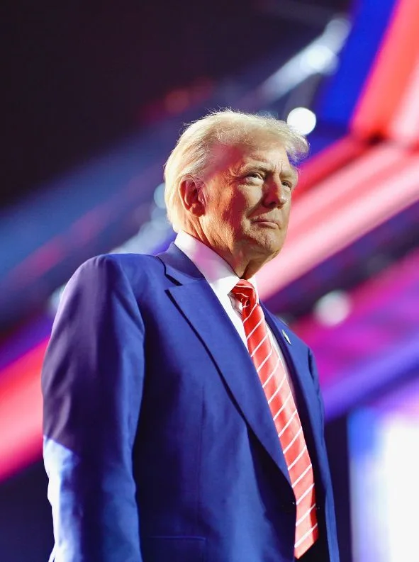 Trump retorna à Casa Branca com discurso em aceno ao conservadorismo e intolerância com imigrantes