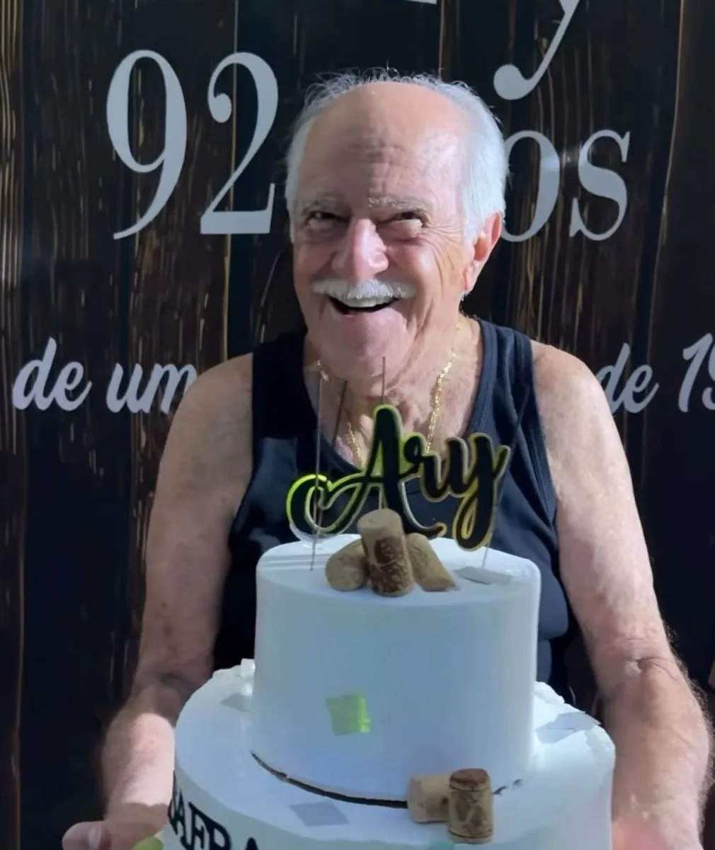 Ary Fontoura celebra 92 anos em festão com a presença de famosos