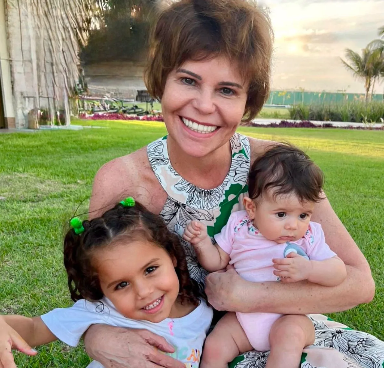 Patrícia Aguiar curte final de semana com as netinhas