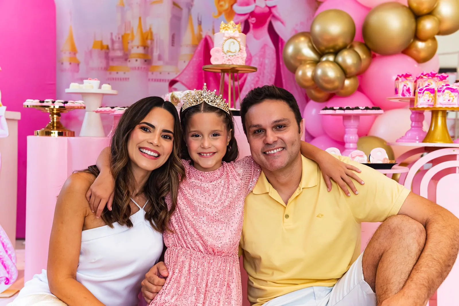 Luciana e Fred Olavo Aragão festejam aniversário da filha Luísa com tema Princesa Aurora