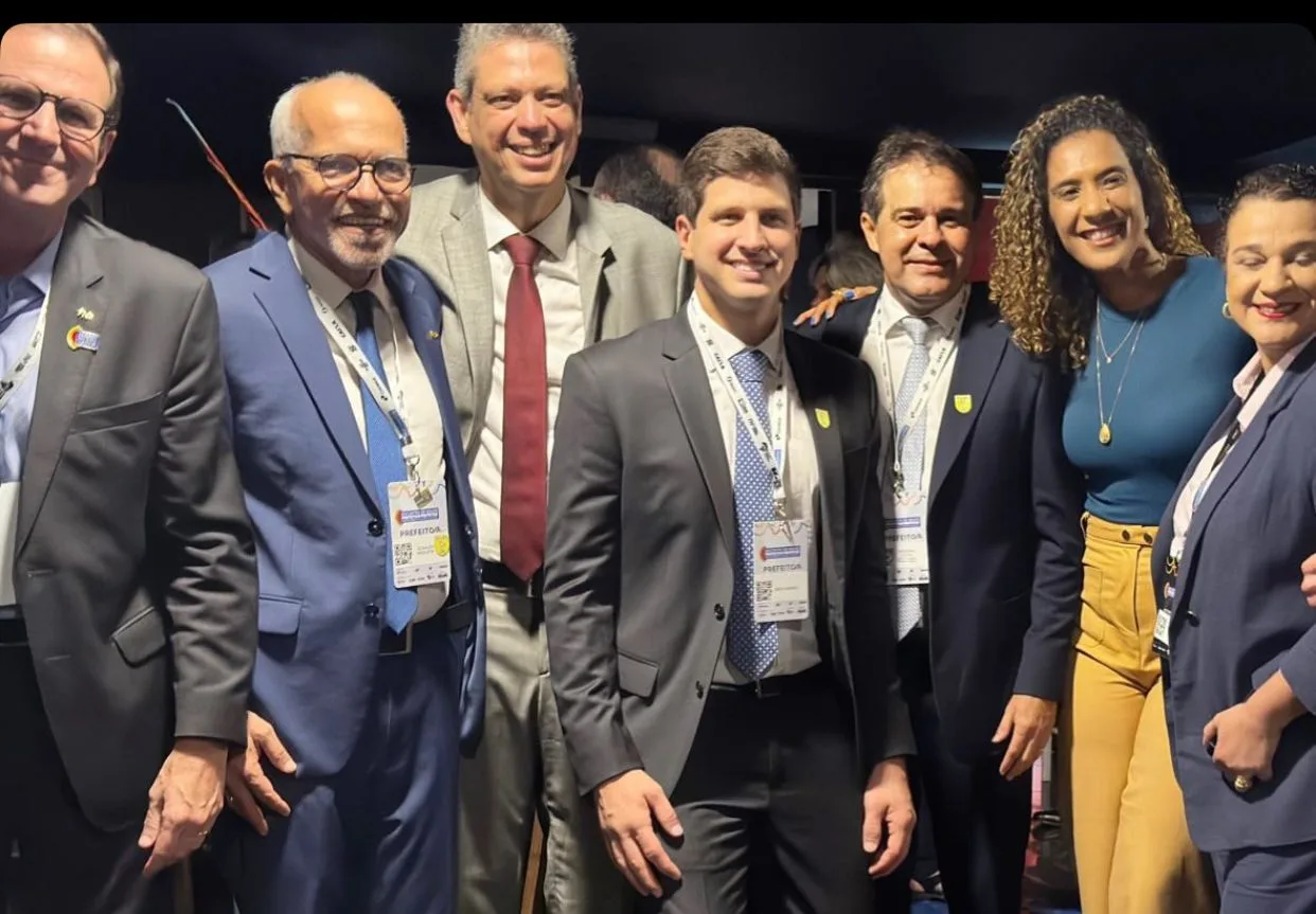 Evandro Leitão cumpre agenda em Brasília com prefeitos, ministro Camilo Santana e presidente Lula