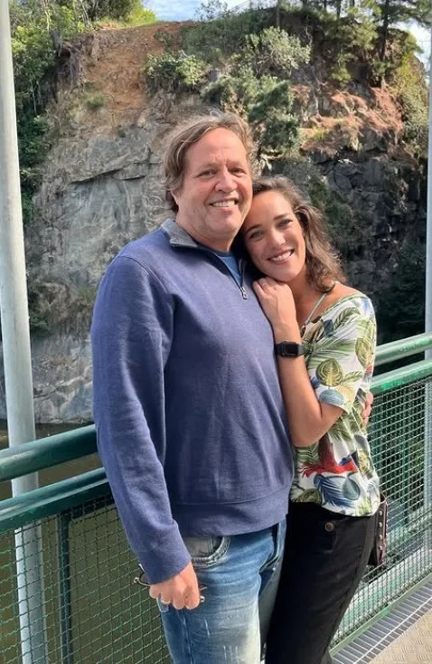 Atriz Adriana Birolli anuncia casamento com diretor Ivan Zettel