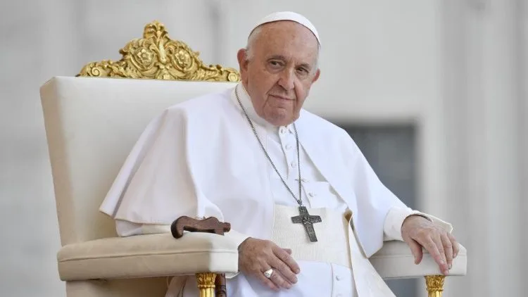 Aos 88 anos, Papa Francisco é internado para tratar bronquite
