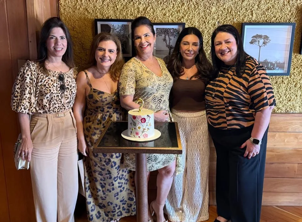 Genna Campos celebra b-day em momento orquestrado por Roberta Ary