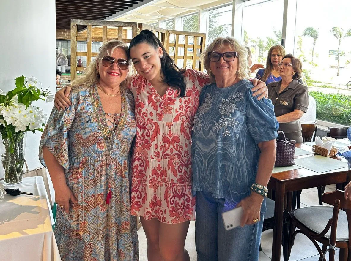 Vera Costa assina celebração em torno da nova idade da irmã Betinha Pessoa