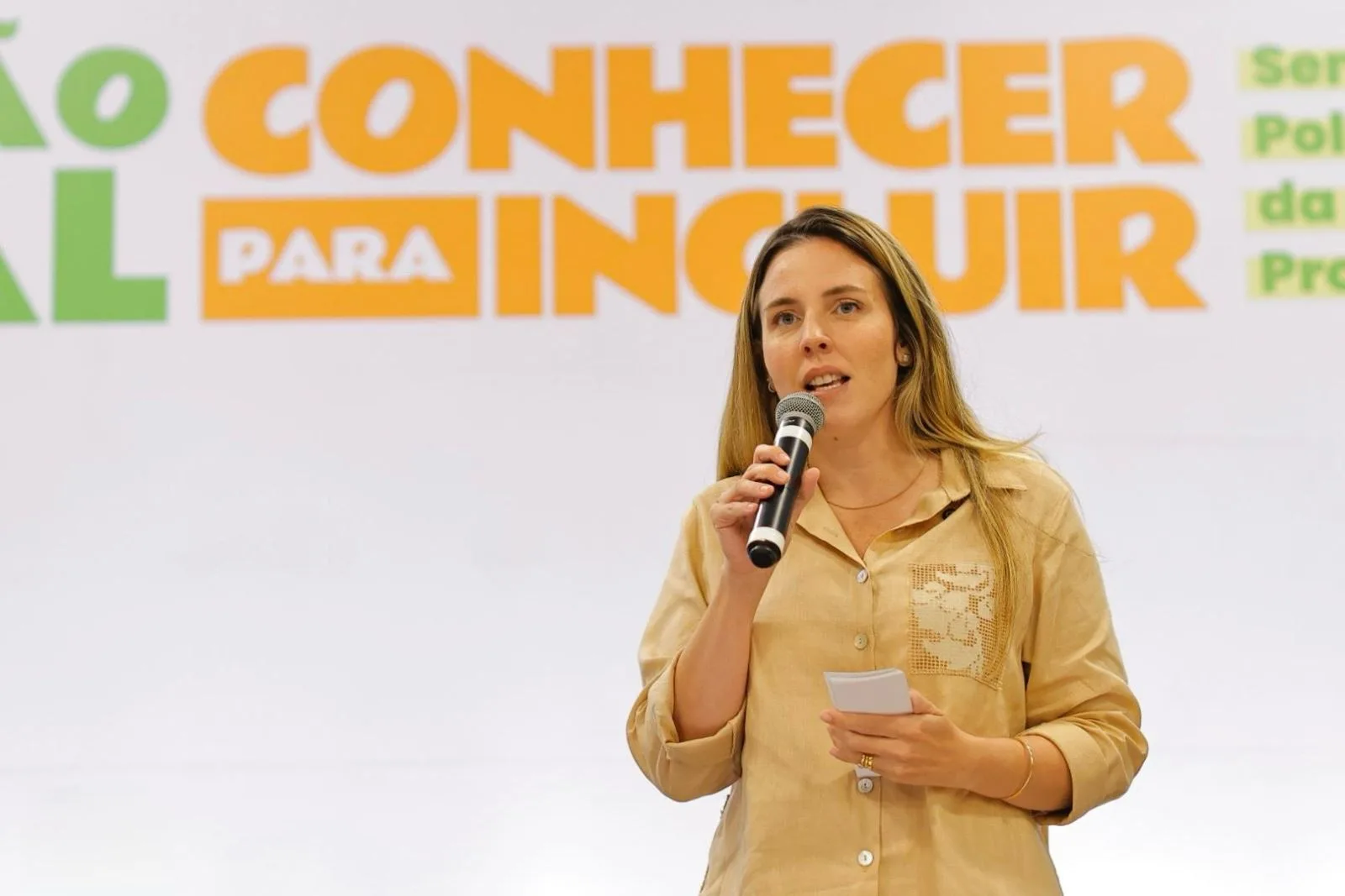 Jade Romero reúne prefeitos e representantes dos 184 municípios cearenses