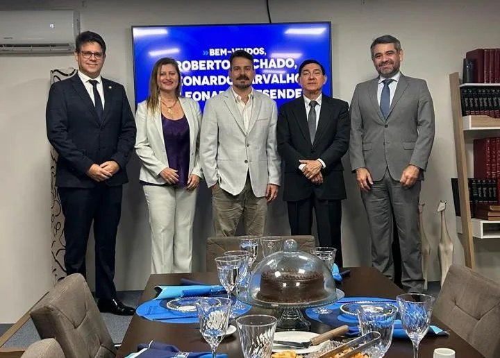 Nomes do Judiciário cearense visitam o Grupo Cidade
