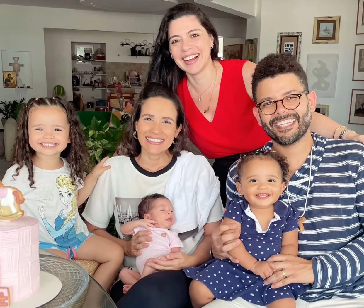 Bruna Ribeiro e Cláudio Henrique comemoram primeiro mesversário da filha Laís