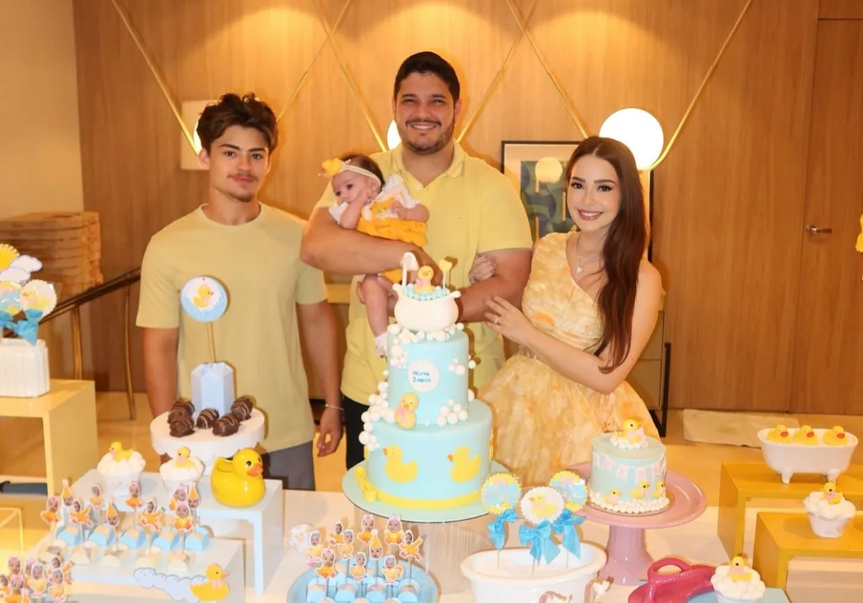 Luiza Gazzineo e Felipe Cabral celebram os três meses da filha, Helena