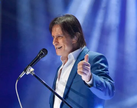 Aos 83 anos, Roberto Carlos diz estar apaixonado e namorando