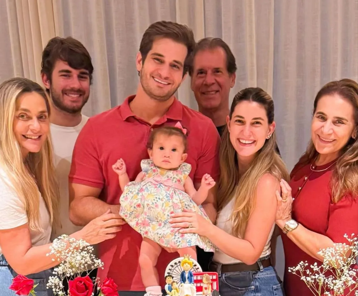 Bruna Magalhães e Ravi Macedo homenageiam a Princesa Diana no sétimo mesversário da filha, Helena