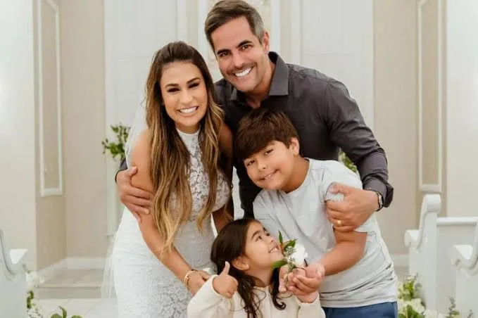Simone Mendes e Kaká Diniz renovam votos de casamento em Las Vegas