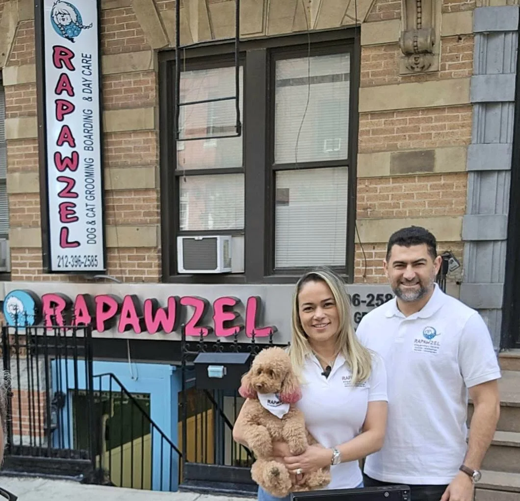 Michelly Pereira e Nilson Oliveira abordam o sucesso das lojas Rapawzel Dog em evento em Fortaleza
