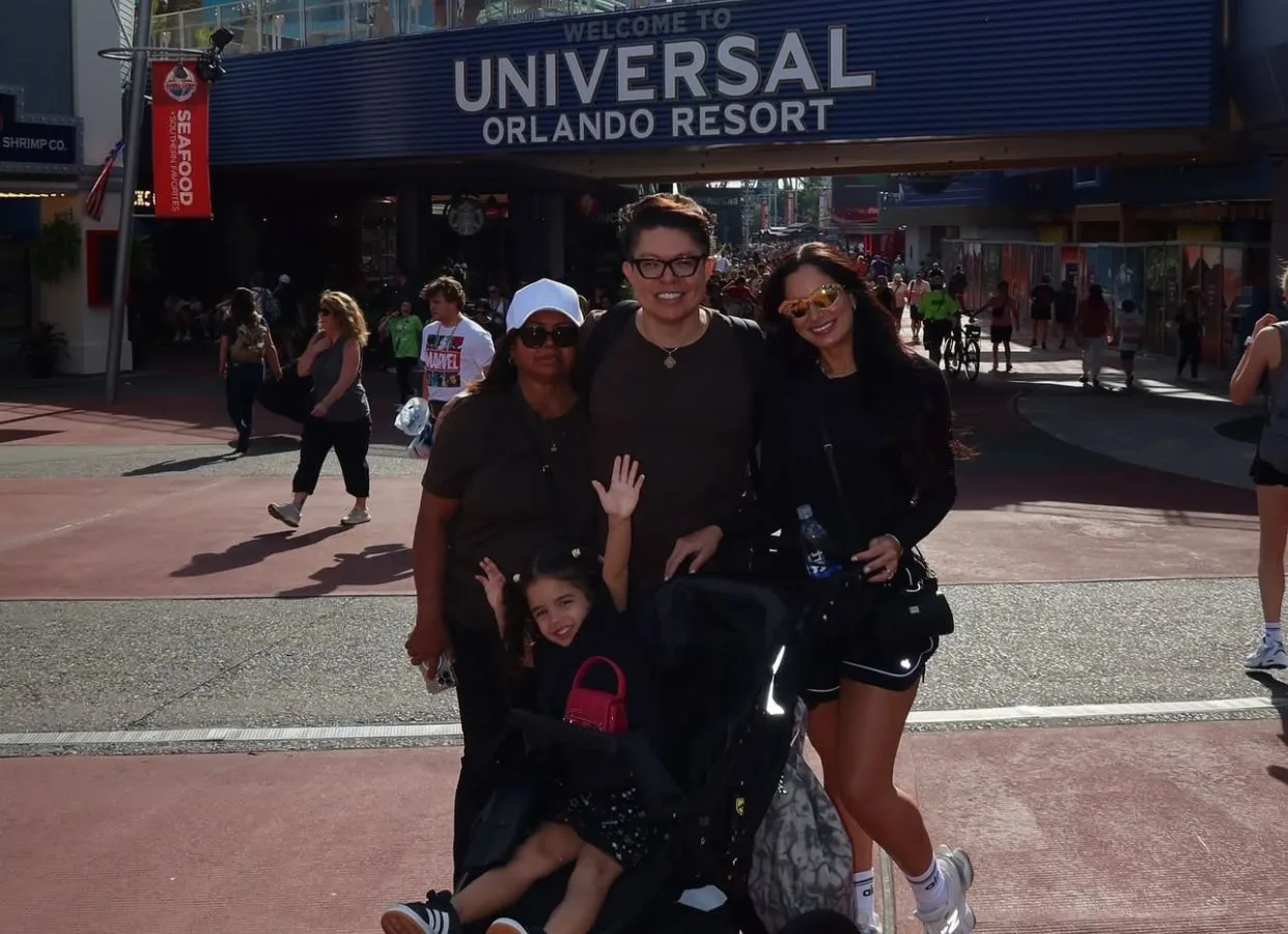 Pamella Holanda e DJ Ivis se divertem com a família em Orlando