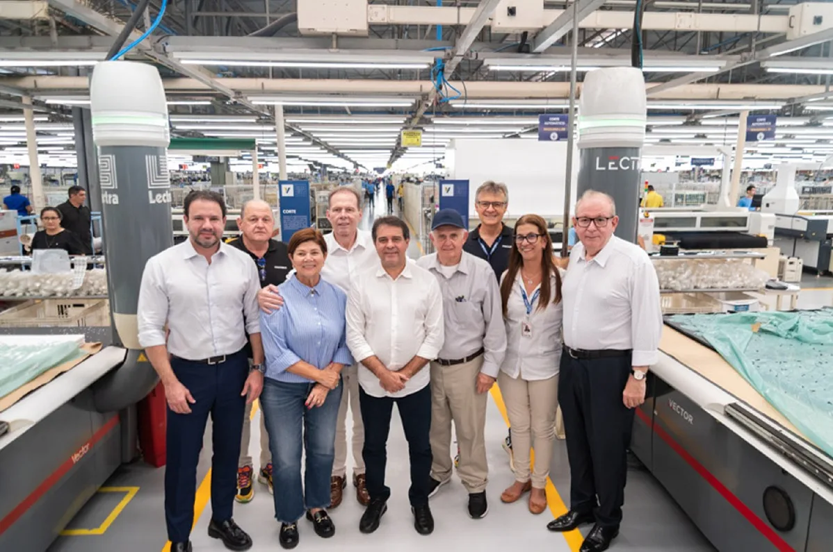 Empresários e autoridades visitam fábrica da Vulcabras em Horizonte