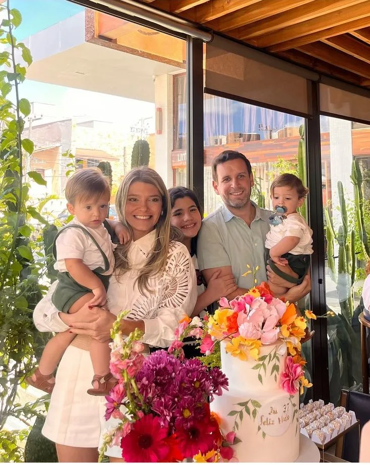 Juliana Gouveia comemora nova idade em família