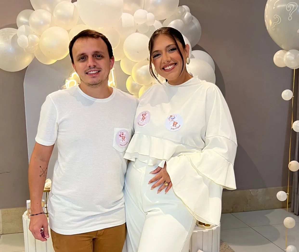 Louise e Vitor Hugo Covas se emocionam com a gravidez do filho, João Miguel