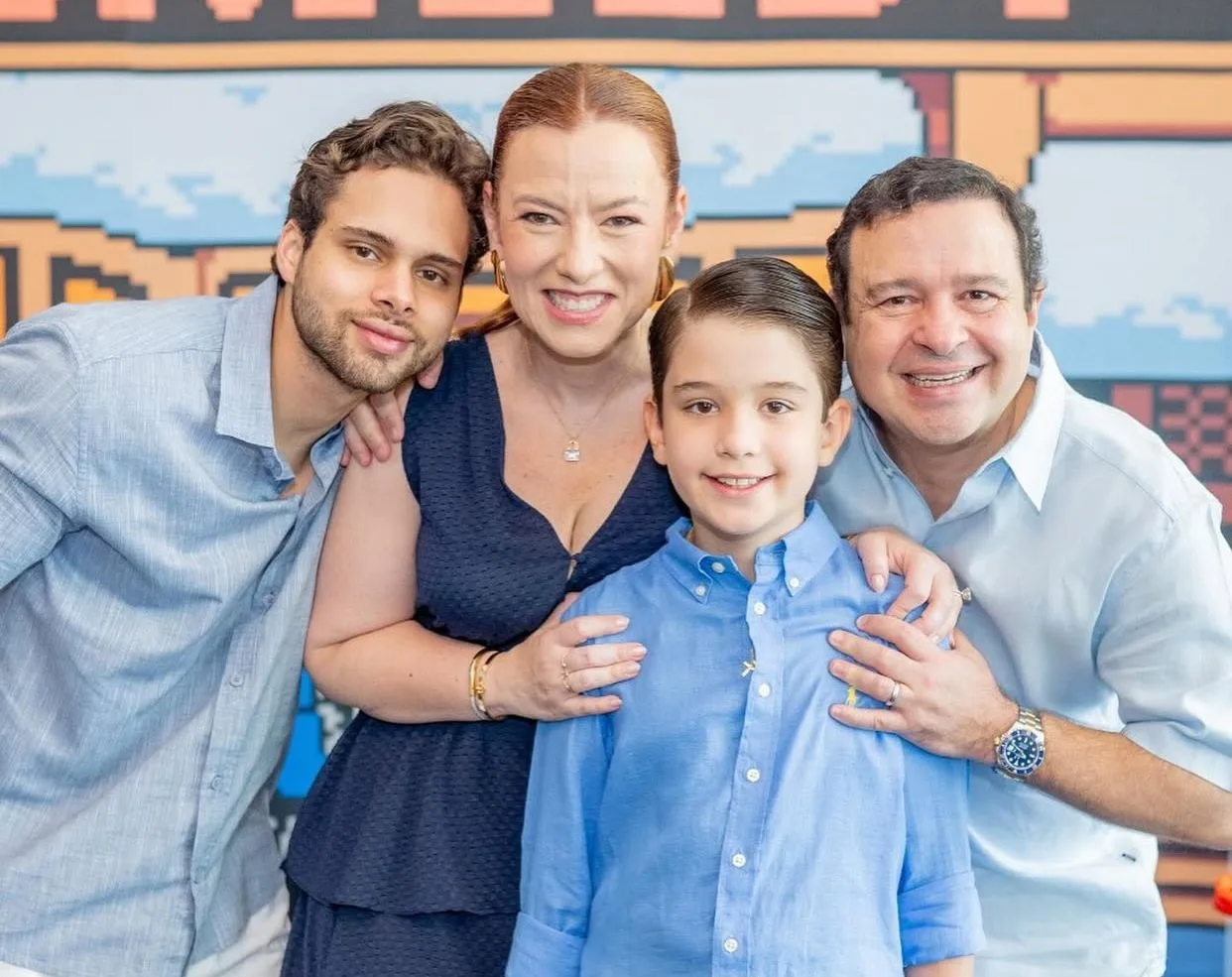 Aline Félix e Igor Barroso celebram os 10 anos do filho Victor