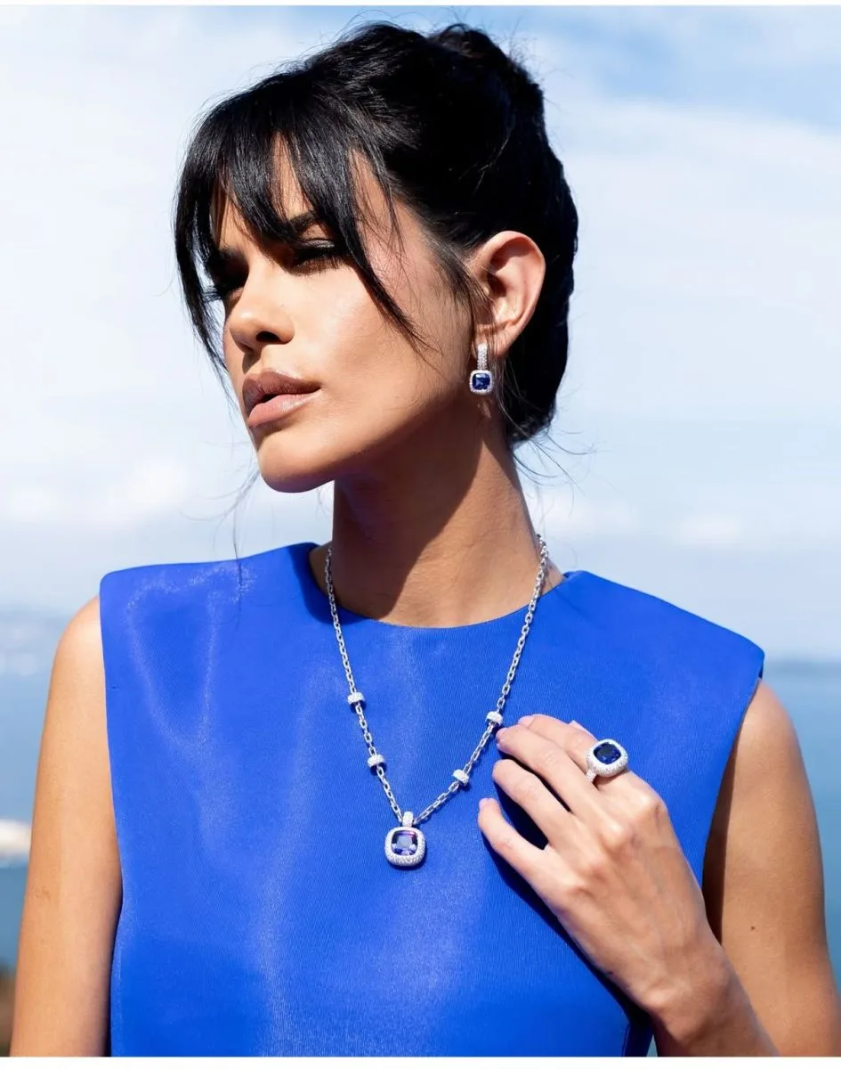 Anttónia Morais brilha em grande estilo no tapete vermelho internacional