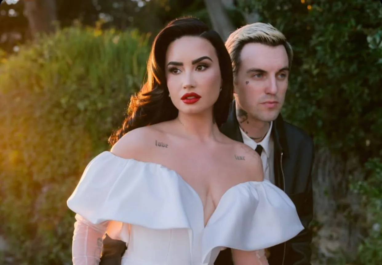 Demi Lovato se une a Jordan Lutes em casamento intimista na Califórnia