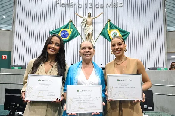 Edisca e as bailarinas Renata Saldanha e Eva Pacheco são homenageadas pela Alece