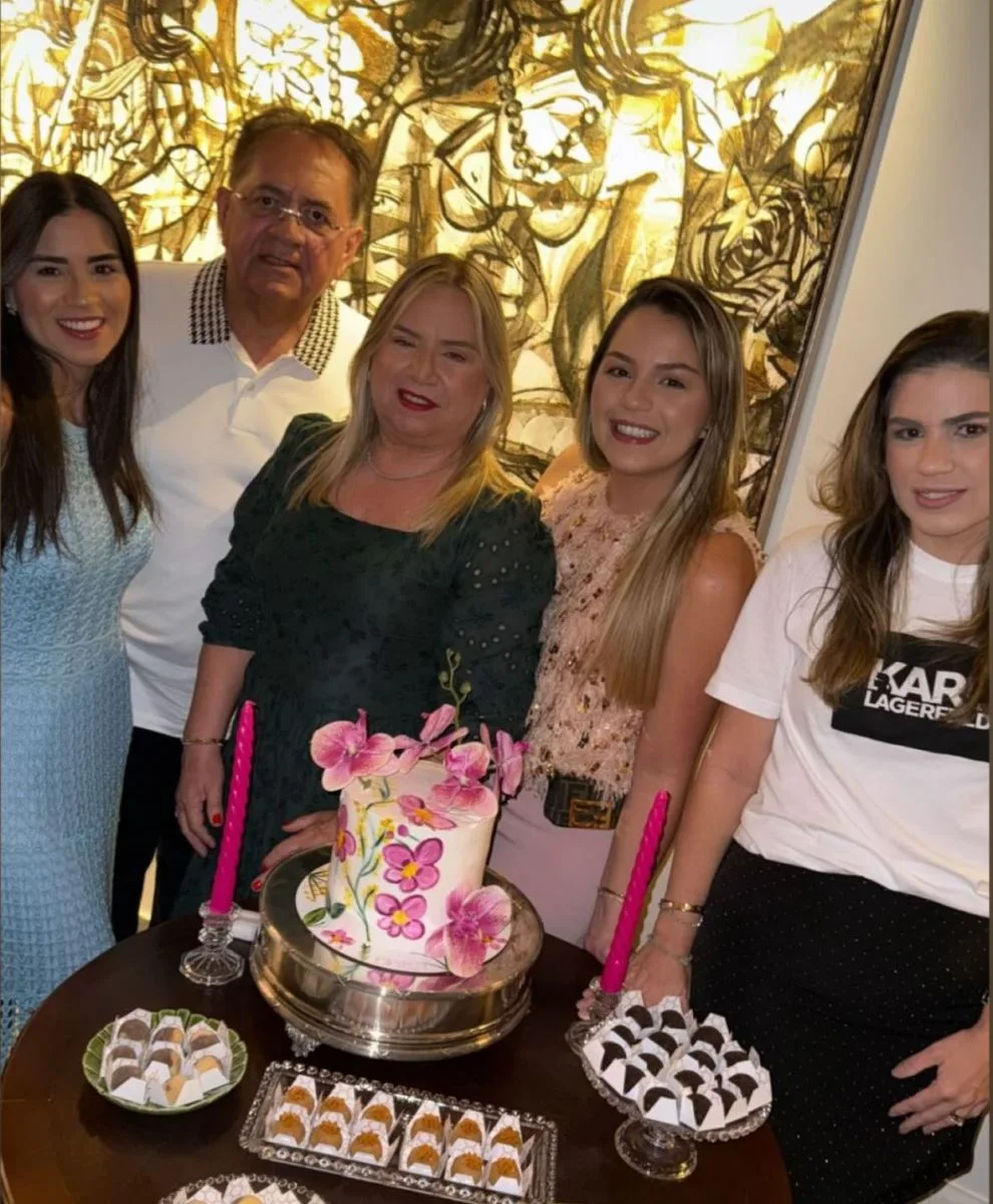 Hilea Marques recebe o carinho da família por sua nova idade