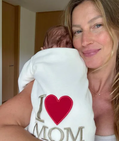 Gisele Bündchen retoma a rotina após o nascimento do filho River