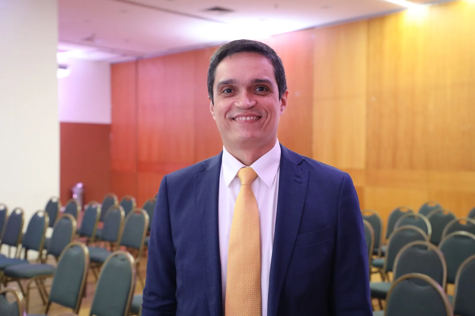Denis Bezerra recebe a Medalha Confederação do Equador, em Quixeramobim