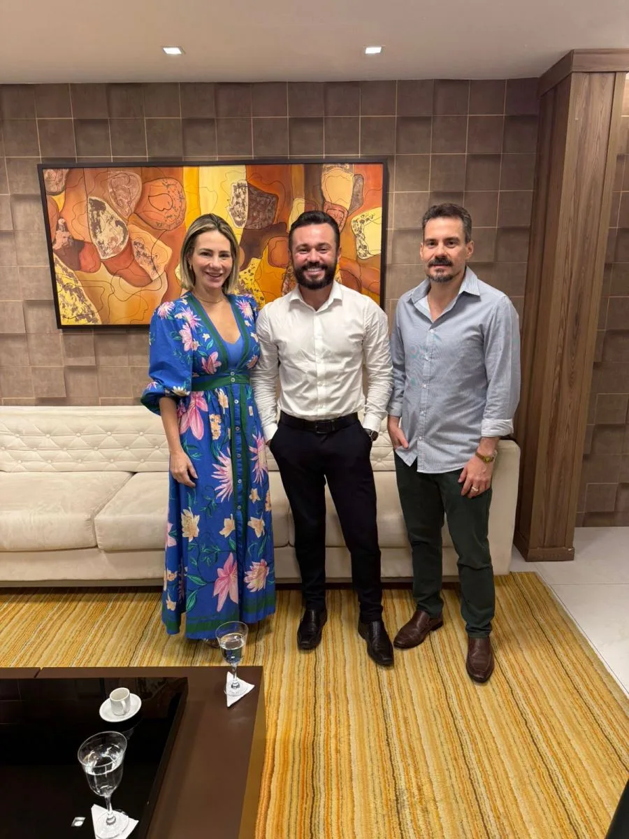 Carlos Mororó é recebido por Miguel Dias Filho e Gaída Dias no Grupo Cidade