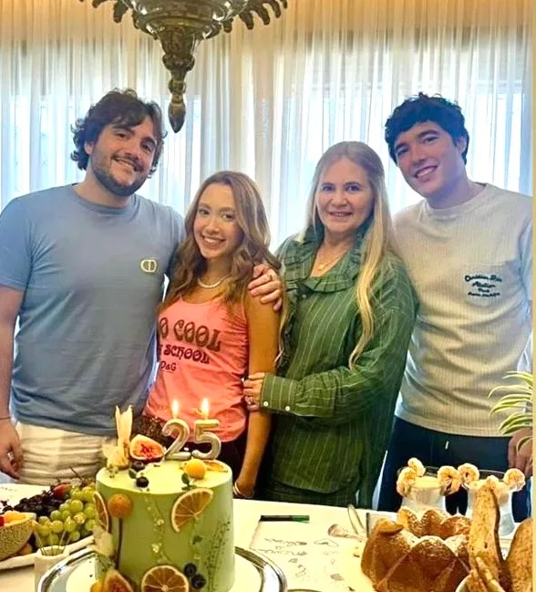 Morgana Dias Branco celebra os trigêmeos Lissa, Luca e Luciano pela chegada da nova idade